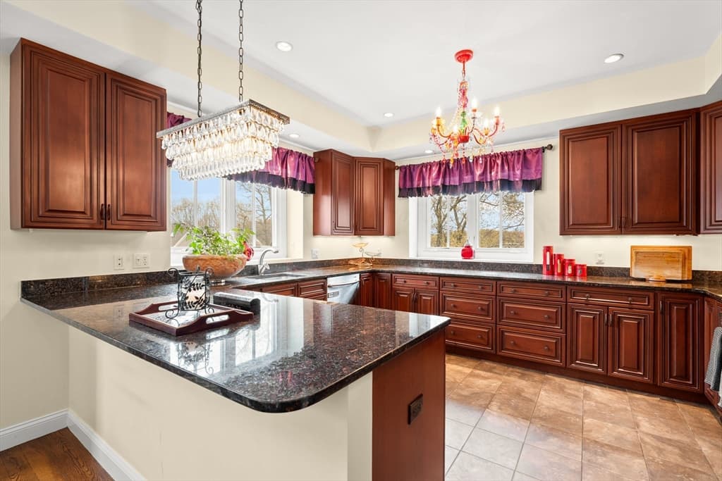 Condominium at 127 Johnson Woods Dr # 127, Reading MA 01867, photo 7 of 42