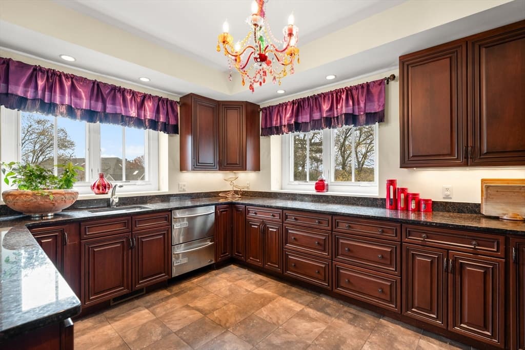 Condominium at 127 Johnson Woods Dr # 127, Reading MA 01867, photo 8 of 42