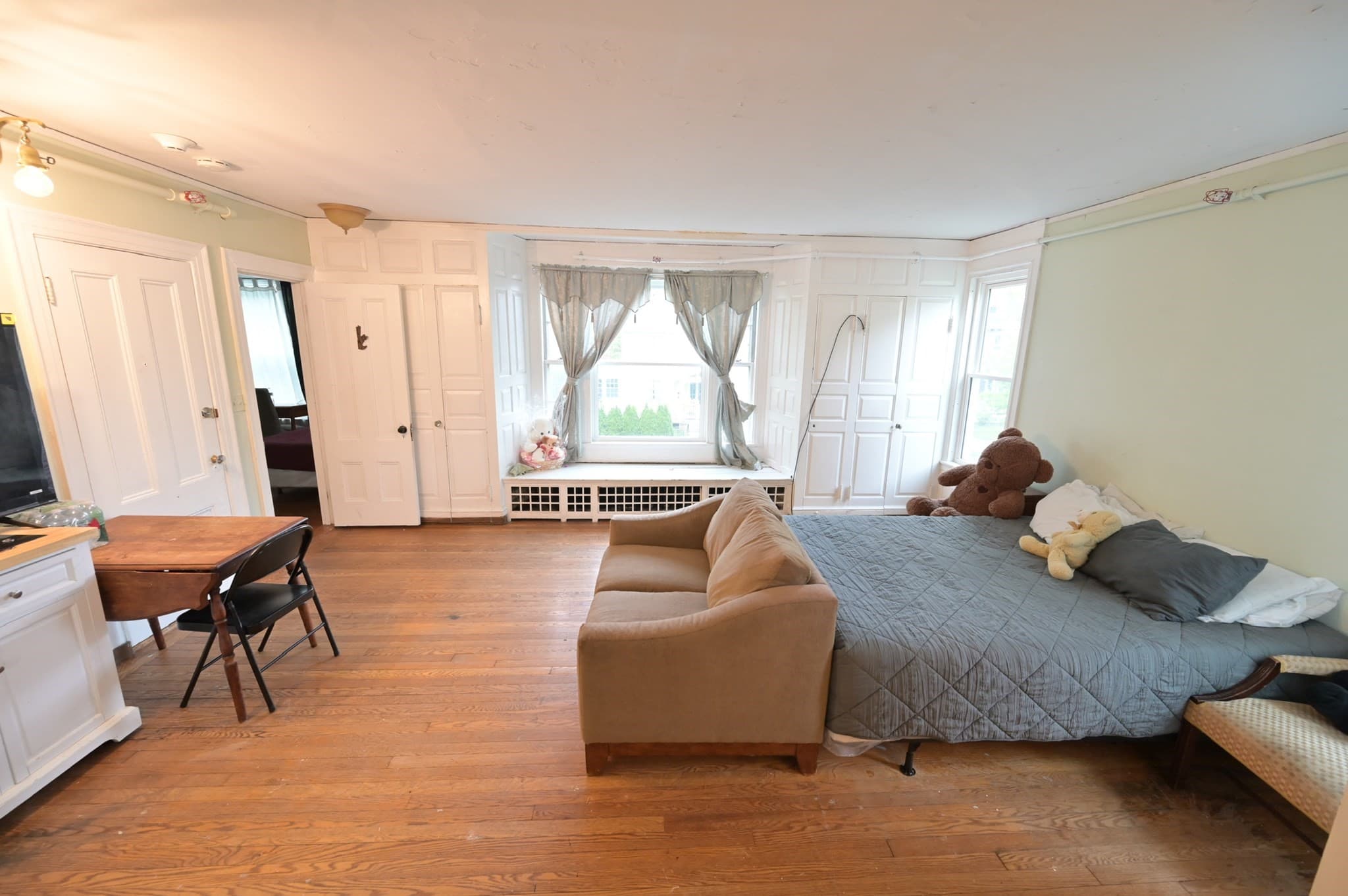 Single Family Residence at 54 Nahant St, Lynn MA 01902, photo 12 of 32