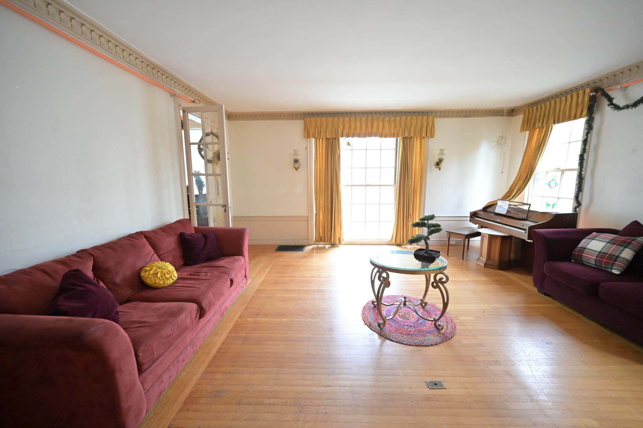 Single Family Residence at 54 Nahant St, Lynn MA 01902, photo 5 of 32