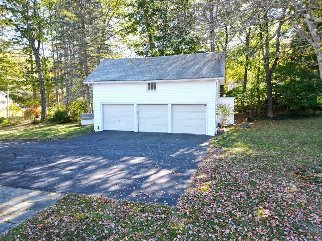 Single Family Residence at 85 Bailey Rd, Holden MA 01520, photo 27 of 42