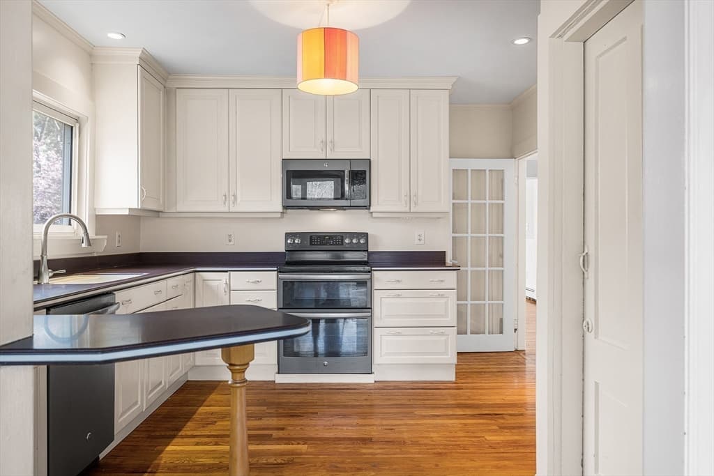 Single Family Residence at 85 Bailey Rd, Holden MA 01520, photo 6 of 42