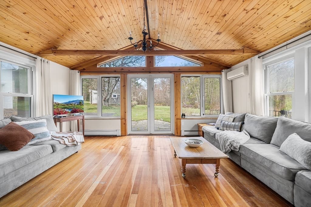 Single Family Residence at 85 Bailey Rd, Holden MA 01520, photo 3 of 42