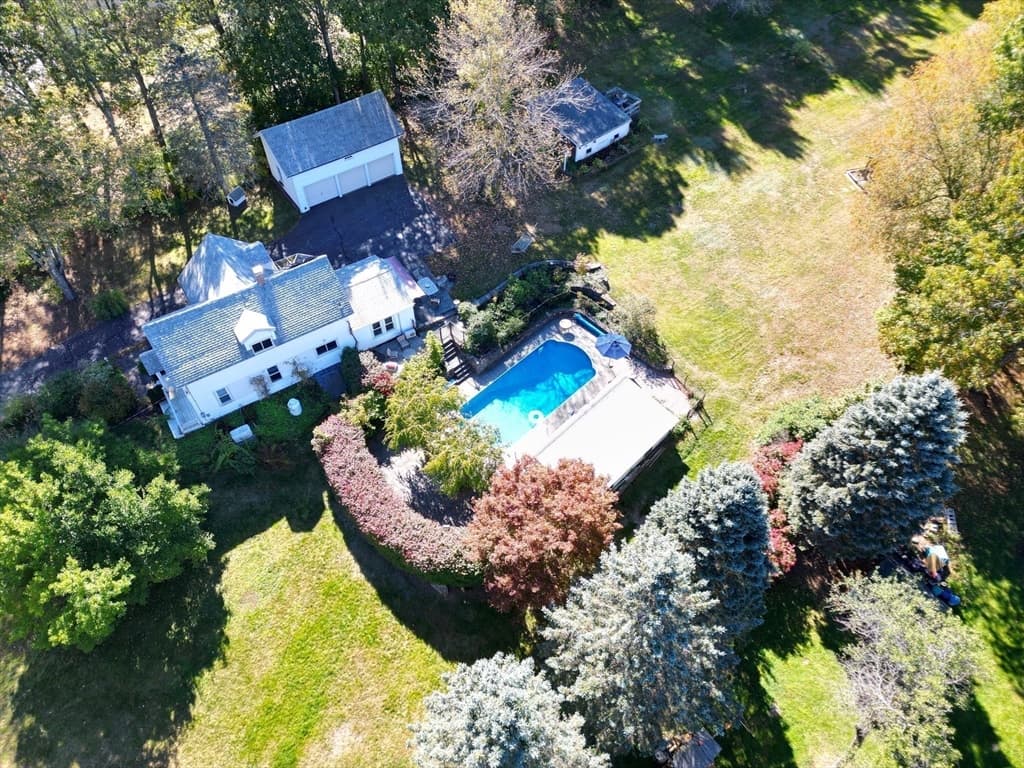 85 Bailey Rd, Holden MA 01520