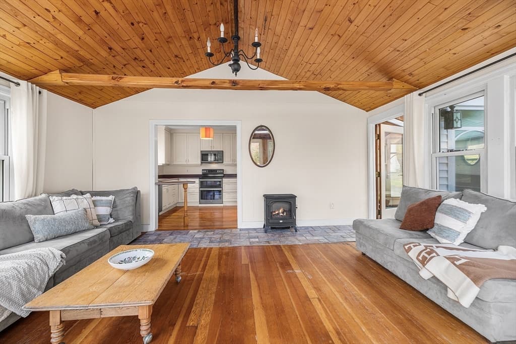 Single Family Residence at 85 Bailey Rd, Holden MA 01520, photo 4 of 42