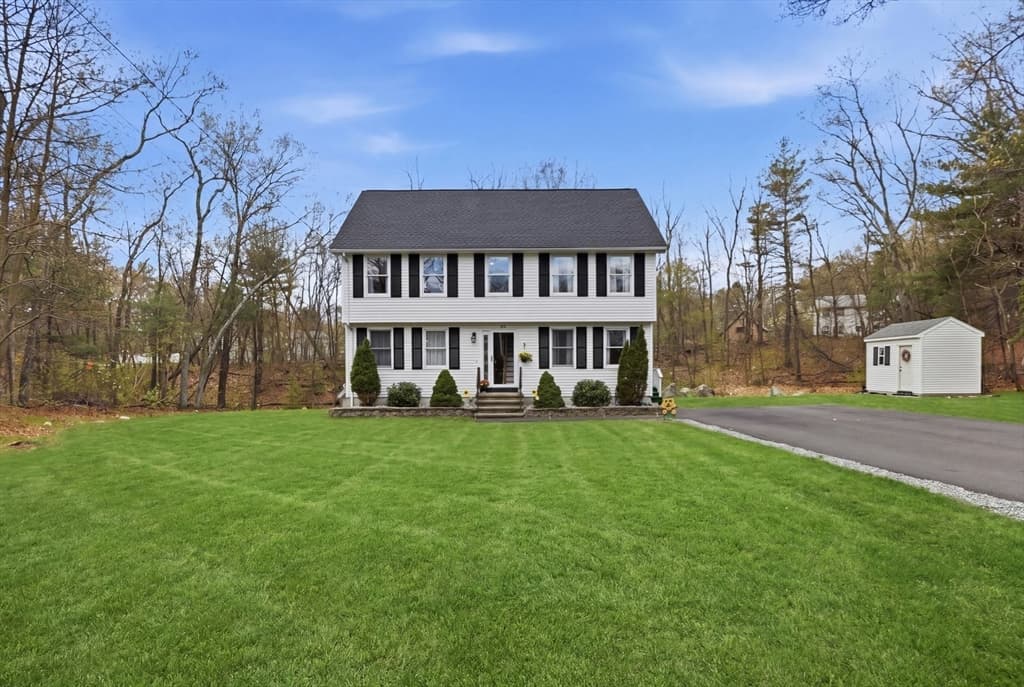 18 Trifiro Rd, Billerica MA 01821