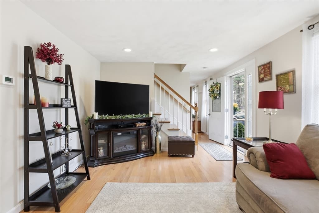 Single Family Residence at 18 Trifiro Rd, Billerica MA 01821, photo 5 of 42
