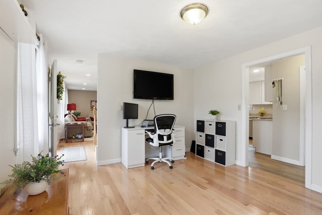 Single Family Residence at 18 Trifiro Rd, Billerica MA 01821, photo 10 of 42