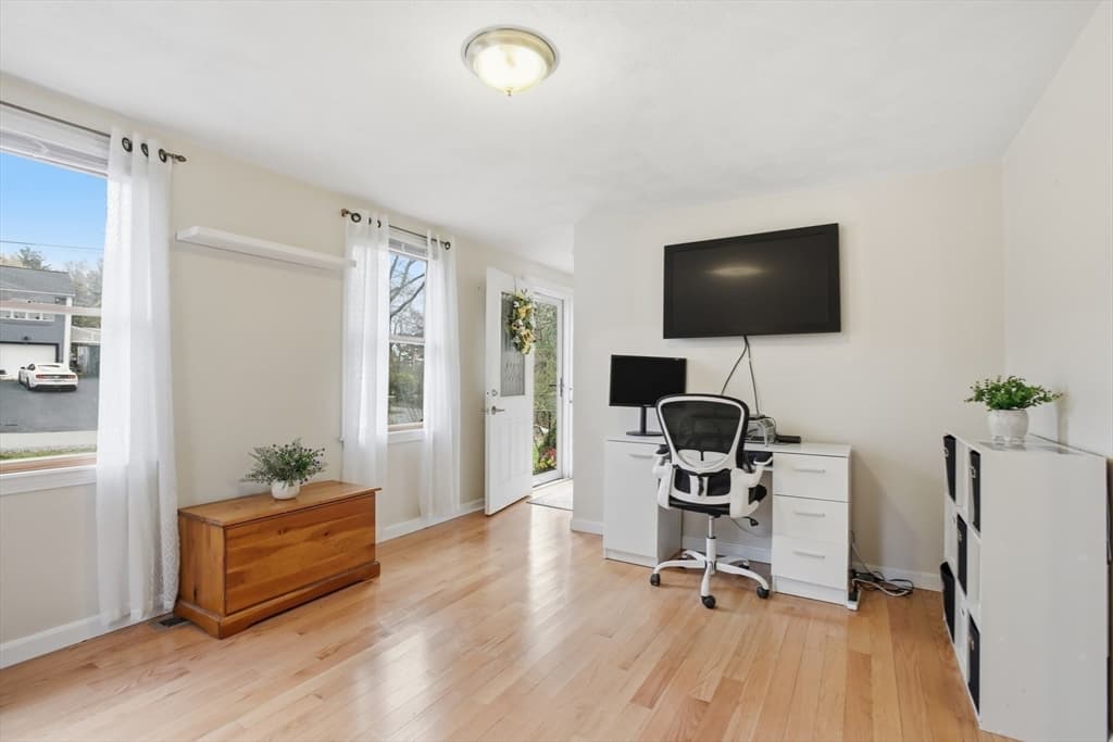 Single Family Residence at 18 Trifiro Rd, Billerica MA 01821, photo 11 of 42