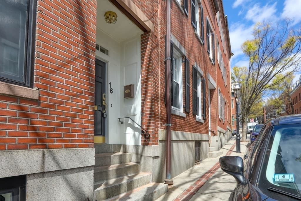 16 Chestnut Street, Boston MA 02129 photo 36