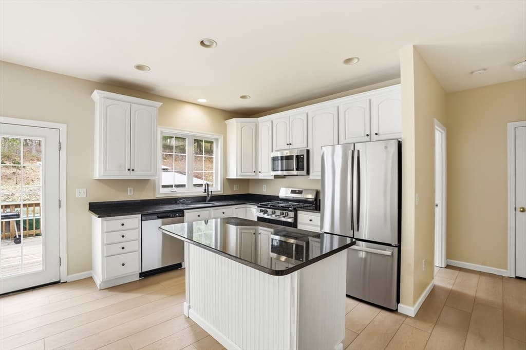 Single Family Residence at 671 Lunns Way, Plymouth MA 02360, Plymouth, photo 7 of 40