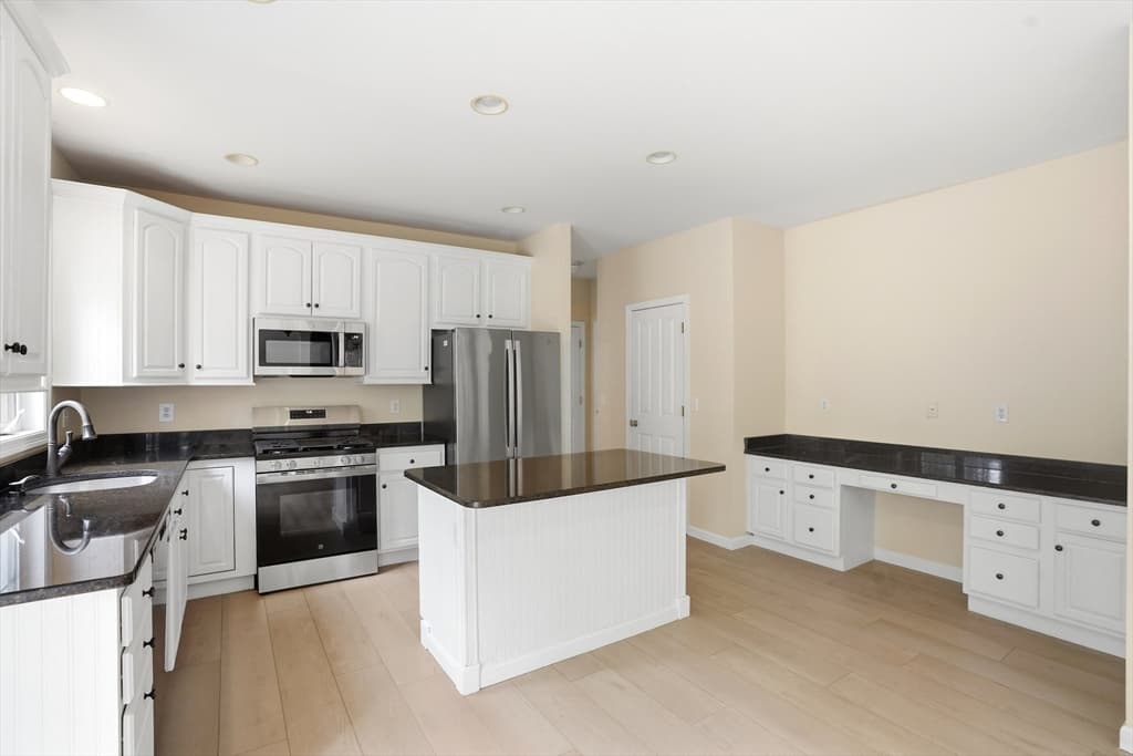 Single Family Residence at 671 Lunns Way, Plymouth MA 02360, Plymouth, photo 8 of 40