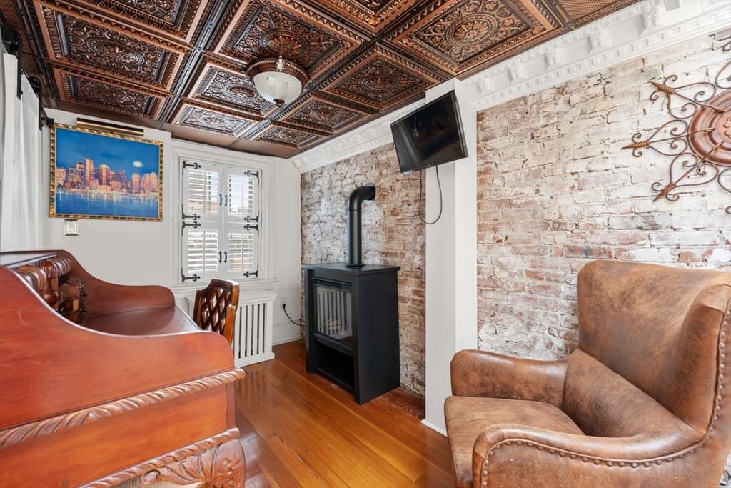 Condominium at 49 Grove St, Boston MA 02114, photo 12 of 22