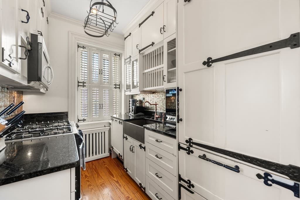 Condominium at 49 Grove St, Boston MA 02114, photo 3 of 22