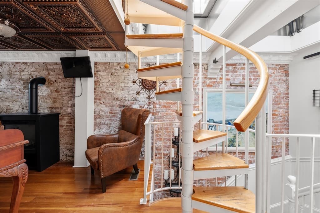 Condominium at 49 Grove St, Boston MA 02114, photo 14 of 22