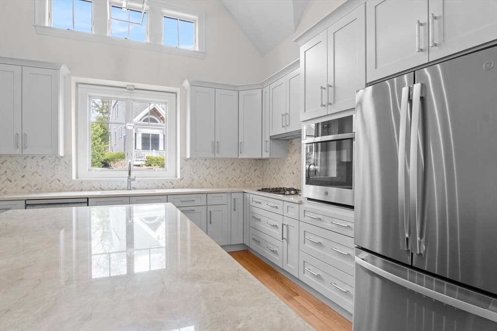 Condominium at 10 Deerpath Lane # 10, Reading MA 01867, Reading, photo 6 of 23