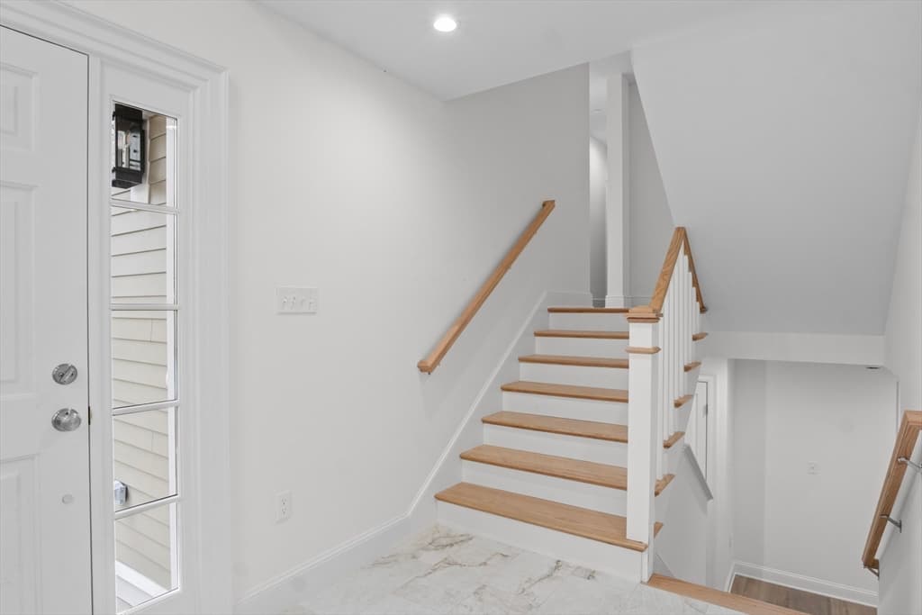 Condominium at 10 Deerpath Lane # 10, Reading MA 01867, Reading, photo 16 of 23