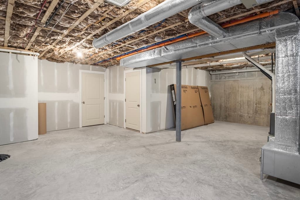 Condominium at 10 Deerpath Lane # 10, Reading MA 01867, Reading, photo 20 of 23