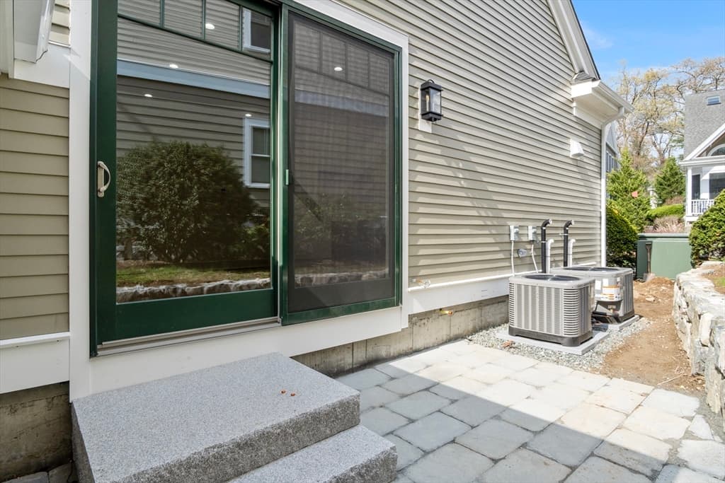 Condominium at 10 Deerpath Lane # 10, Reading MA 01867, Reading, photo 9 of 23