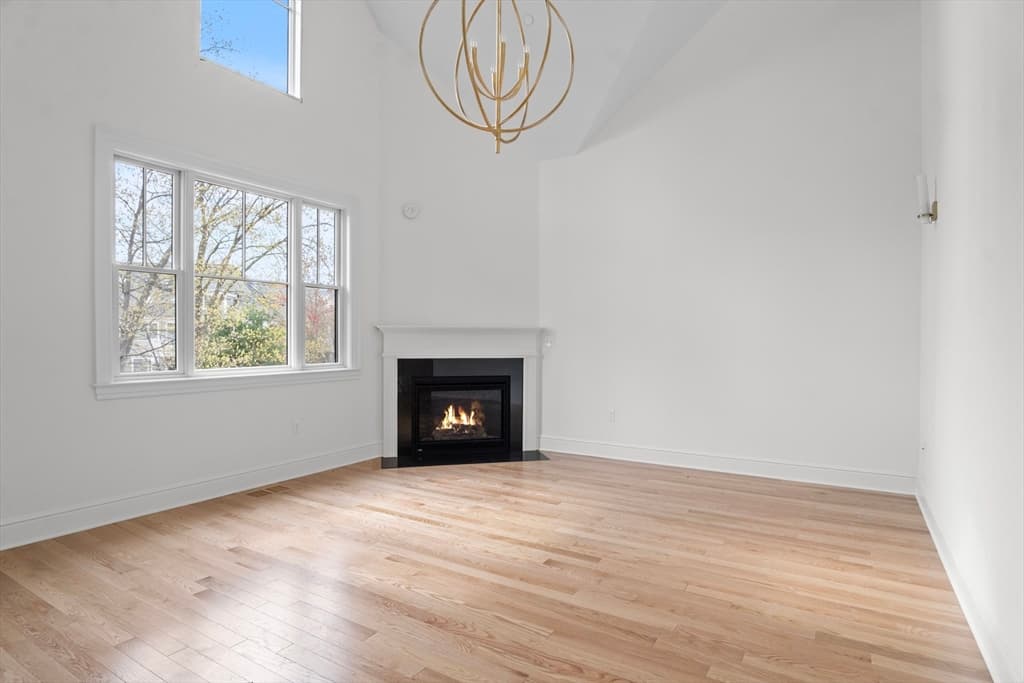 Condominium at 10 Deerpath Lane # 10, Reading MA 01867, Reading, photo 10 of 23