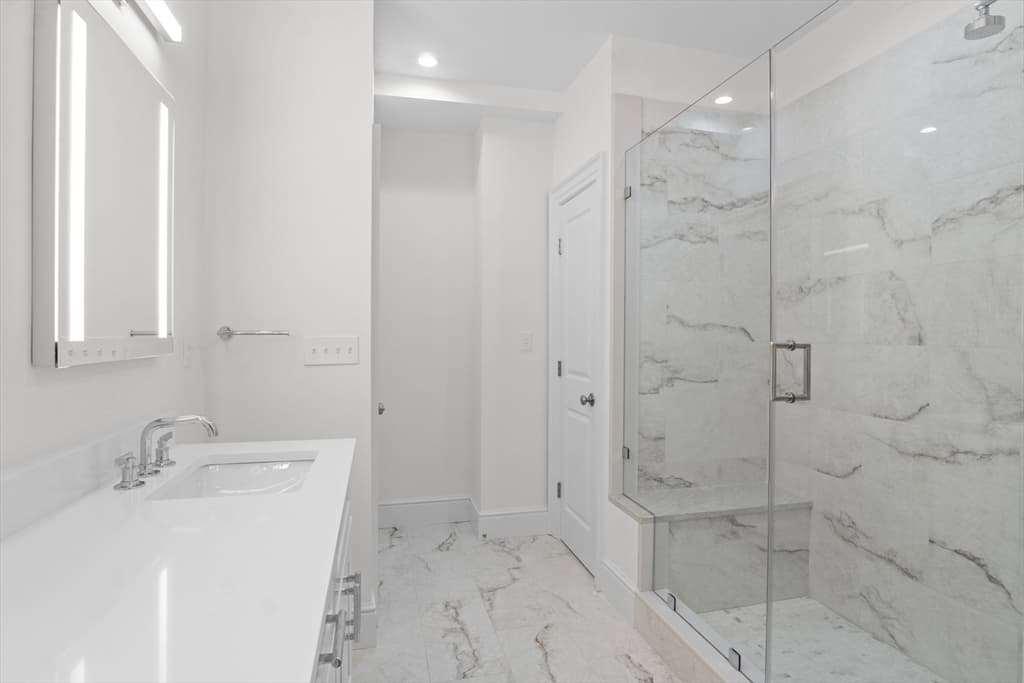 Condominium at 10 Deerpath Lane # 10, Reading MA 01867, Reading, photo 14 of 23