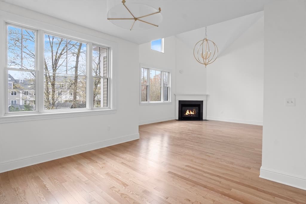 Condominium at 10 Deerpath Lane # 10, Reading MA 01867, Reading, photo 11 of 23