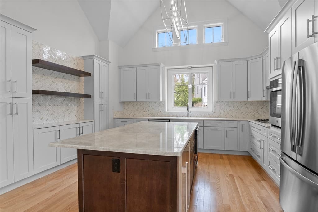 Condominium at 10 Deerpath Lane # 10, Reading MA 01867, Reading, photo 4 of 23