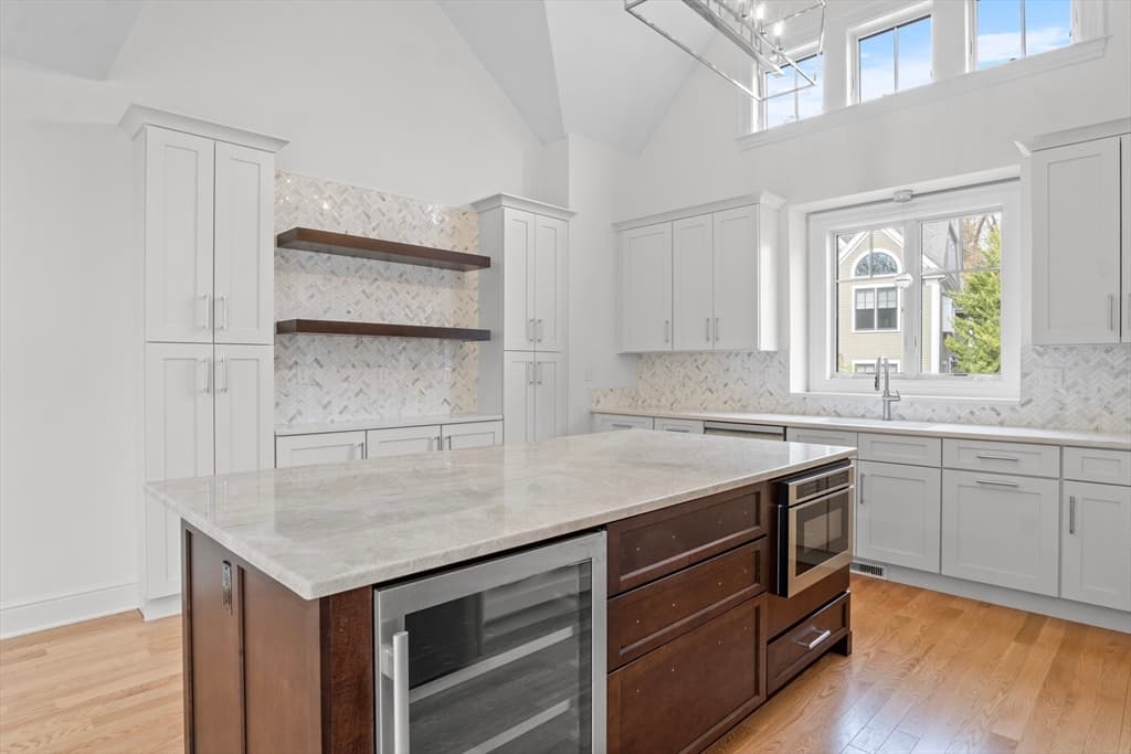 Condominium at 10 Deerpath Lane # 10, Reading MA 01867, Reading, photo 8 of 23