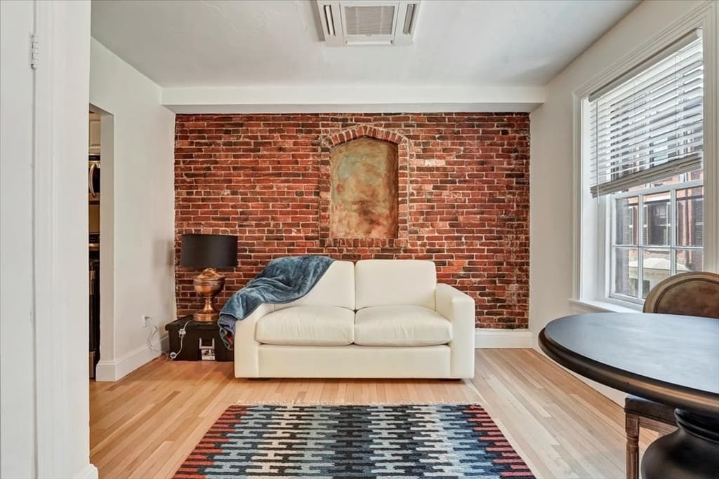130 Myrtle St, Boston MA 02114 photo 6