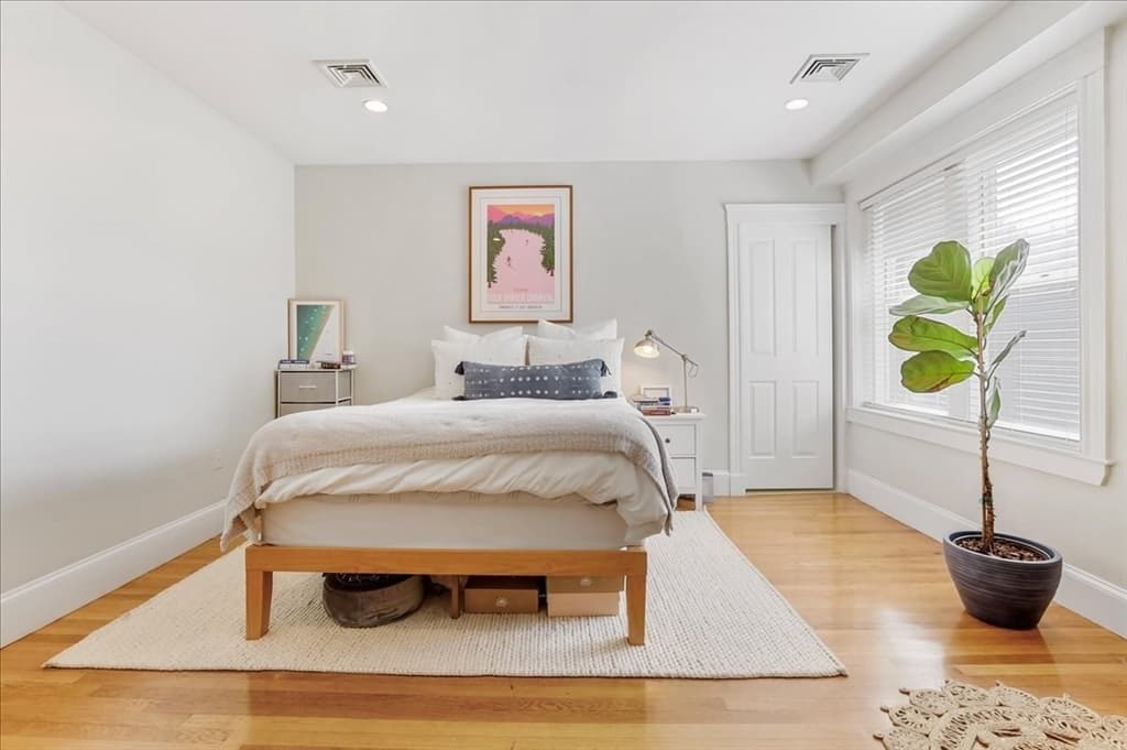 130 Myrtle St, Boston MA 02114 photo 3