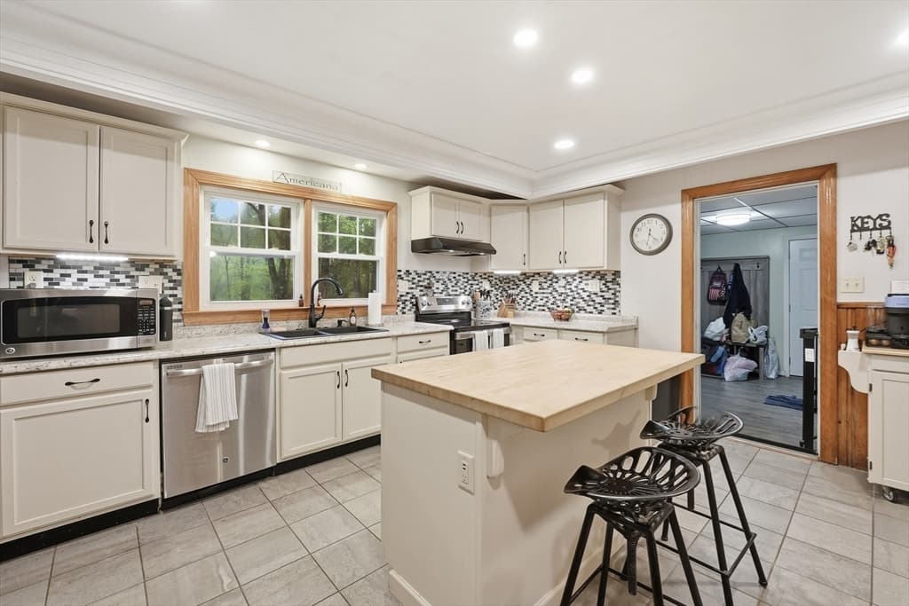 Single Family Residence at 223 S Barre Rd, Barre MA 01005, Barre, photo 4 of 35
