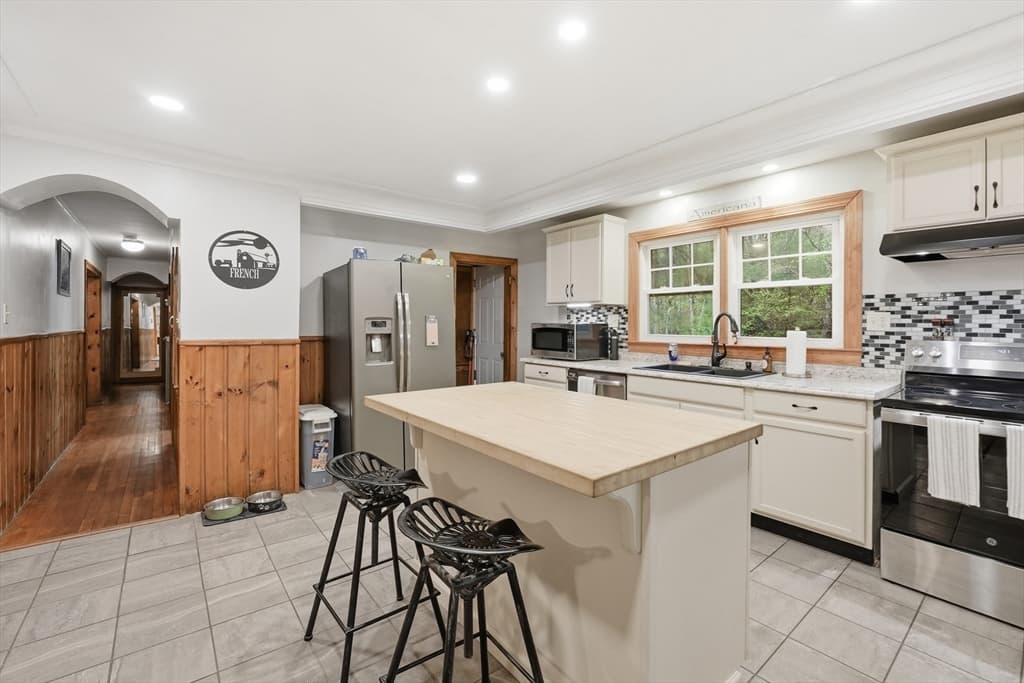 Single Family Residence at 223 S Barre Rd, Barre MA 01005, Barre, photo 8 of 35