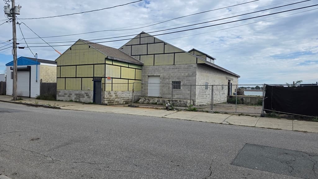 1510 Padanaram Ave, New Bedford MA 02740 photo 3