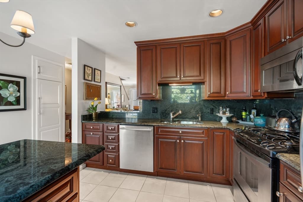 99 Anderer Ln # 8, Boston MA 02132