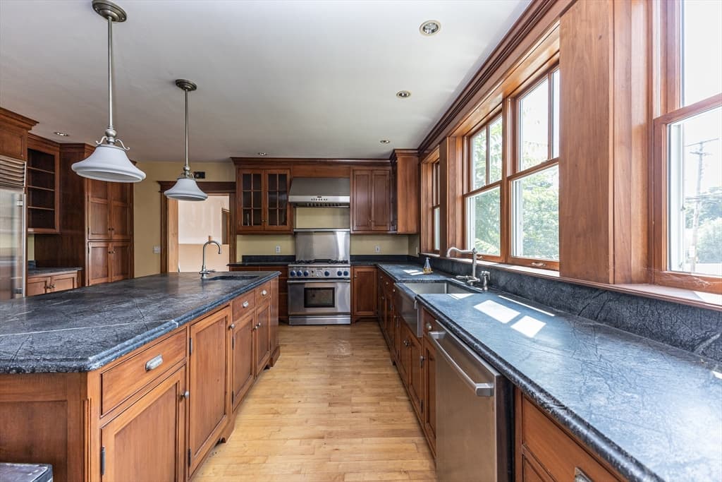 Single Family Residence at 29 Gorham St, Chelmsford MA 01824, photo 13 of 42