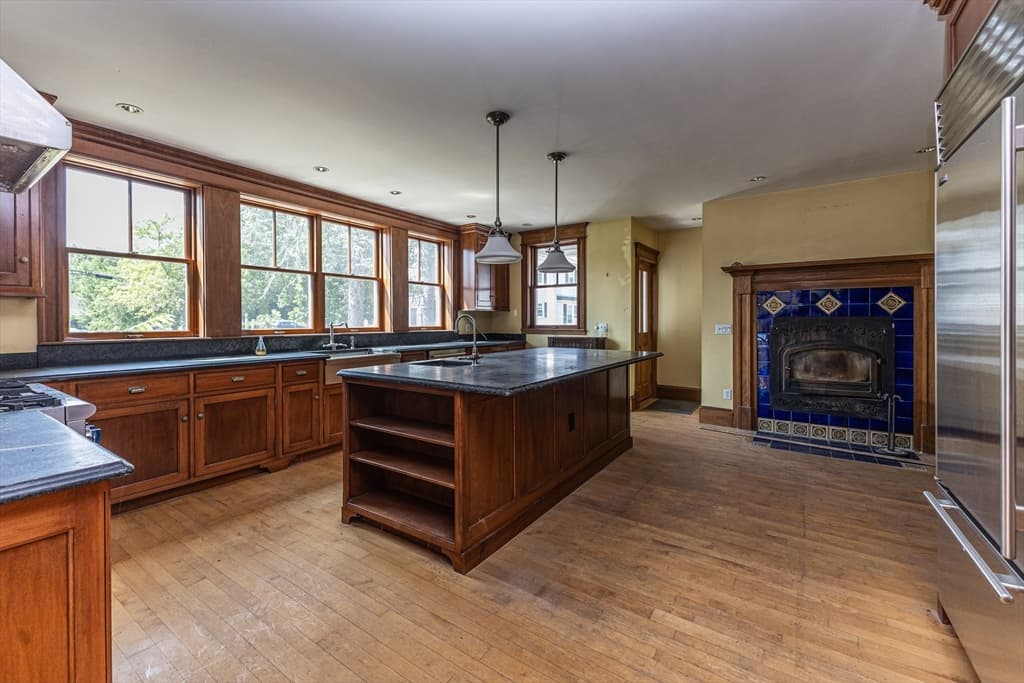 Single Family Residence at 29 Gorham St, Chelmsford MA 01824, photo 15 of 42