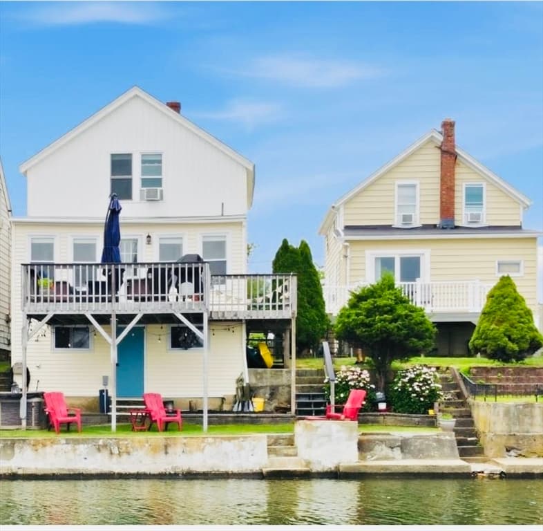 45 Cedar Ave, Portsmouth RI 02871 photo 2