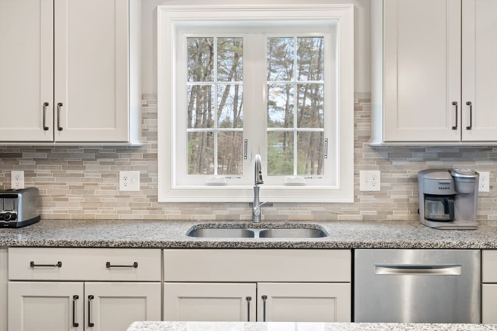 Single Family Residence at 44 Sheffield St, Windham NH 03087, Windham, photo 9 of 38