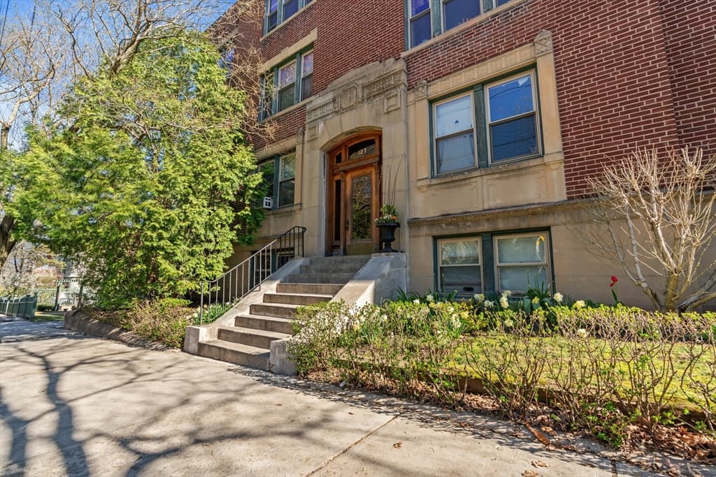 Condominium at 127 Winthrop Rd # 6A, Brookline MA 02445, photo 2 of 10