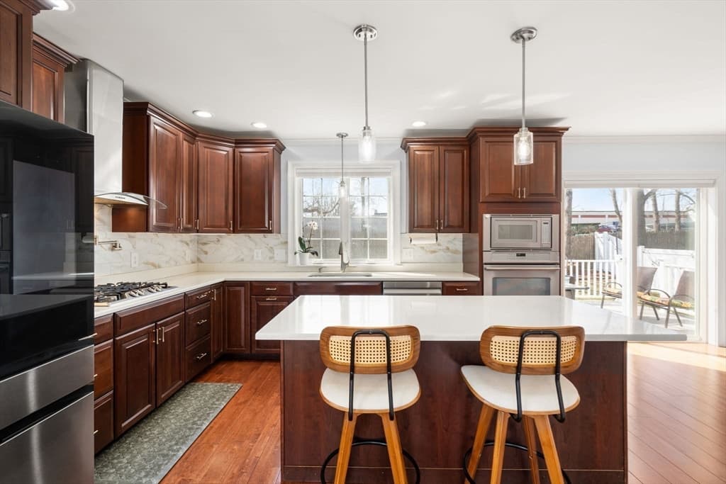 Single Family Residence at 41 Sunset Ave, Norwood MA 02062, photo 10 of 37