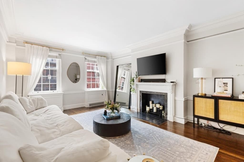 Condominium at 180 Commonwealth Ave # 7, Boston MA 02116, photo 2 of 21