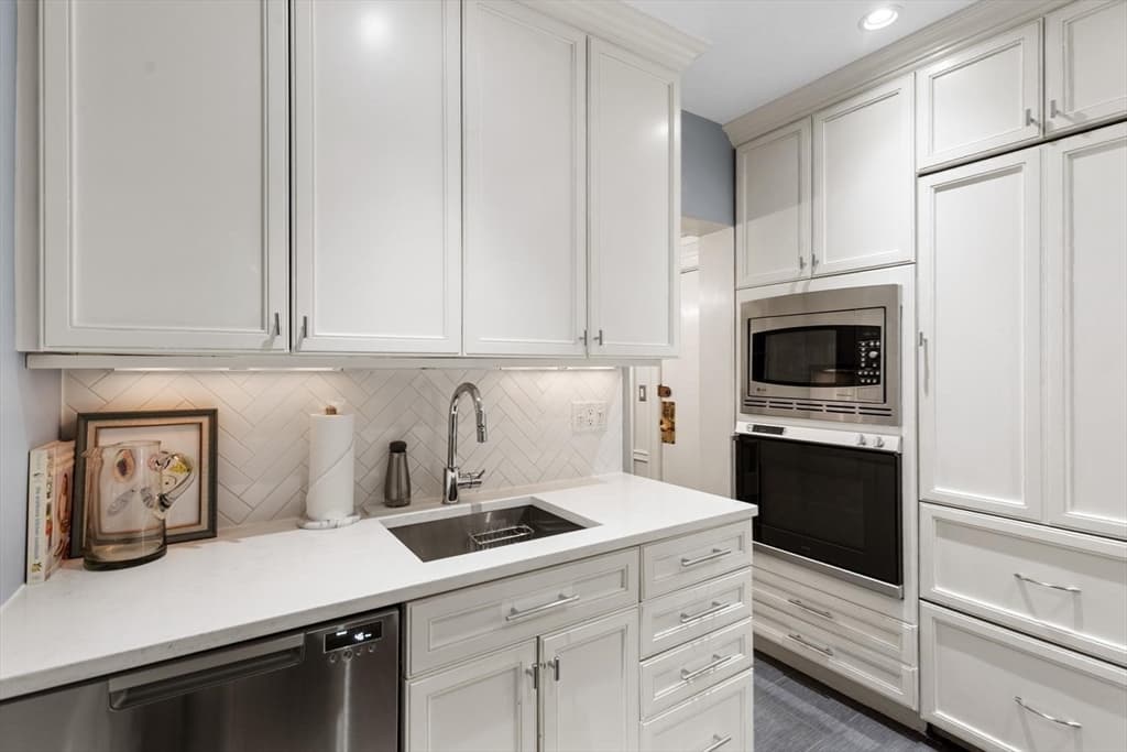 Condominium at 180 Commonwealth Ave # 7, Boston MA 02116, photo 6 of 21