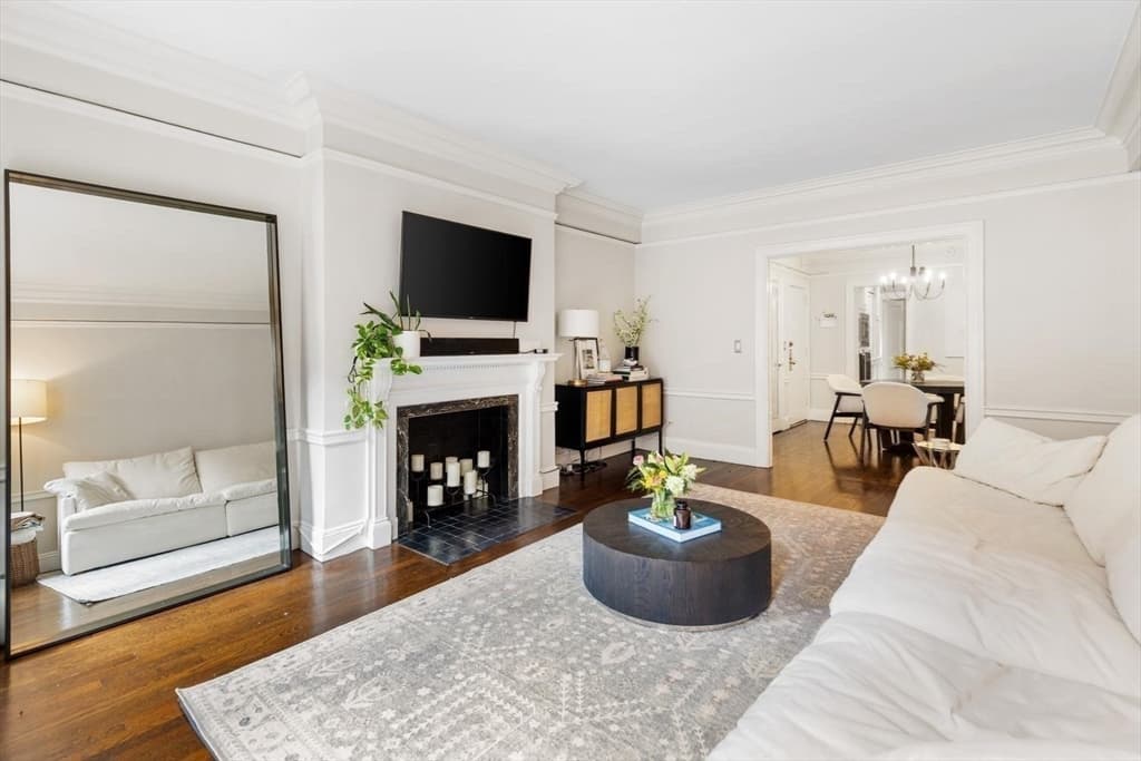 Condominium at 180 Commonwealth Ave # 7, Boston MA 02116, photo 3 of 21