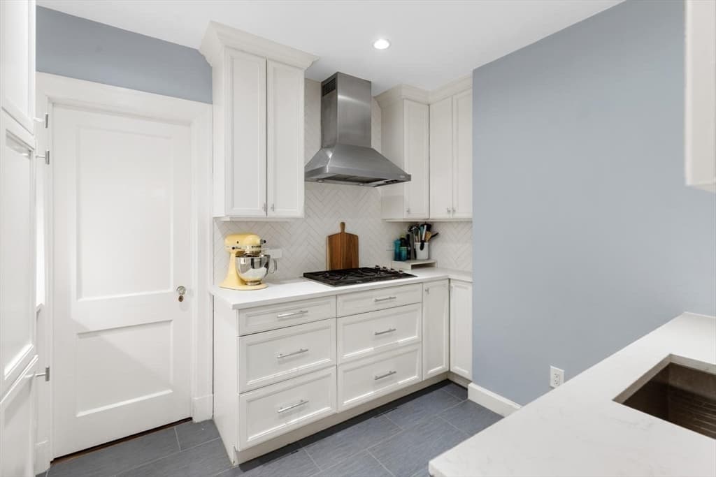 Condominium at 180 Commonwealth Ave # 7, Boston MA 02116, photo 8 of 21