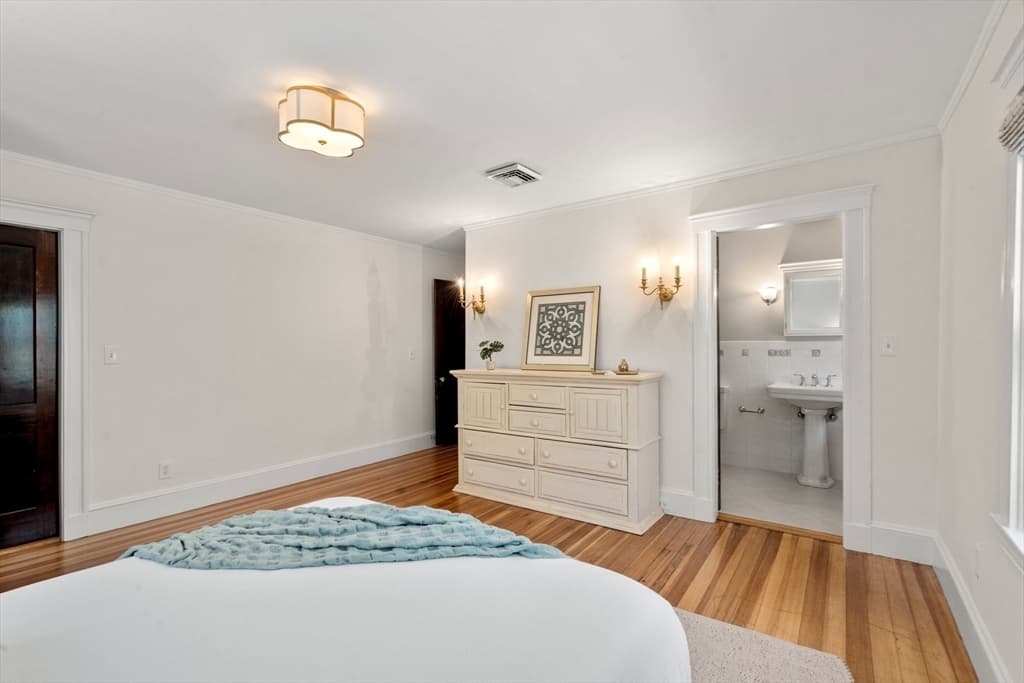 Single Family Residence at 189 Mount Vernon St, Newton MA 02465, Newton, photo 17 of 35