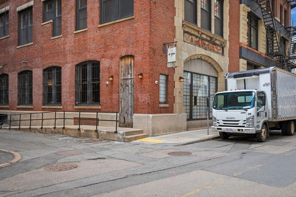 Condominium at 210 South St # 2, Boston MA 02111, photo 36 of 42