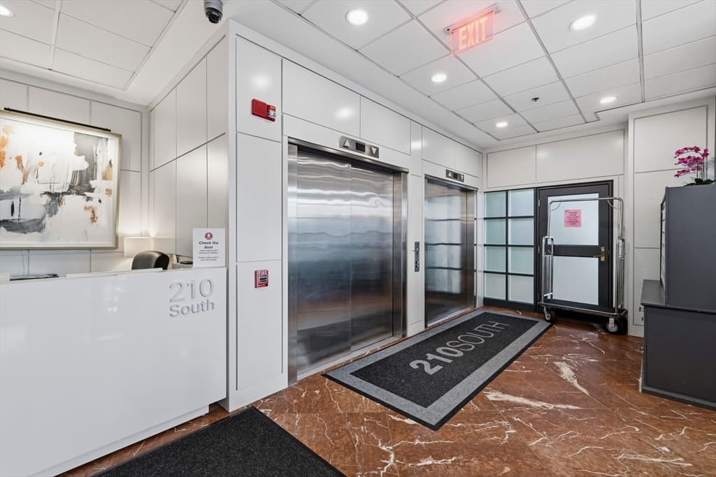 Condominium at 210 South St # 2, Boston MA 02111, photo 30 of 42