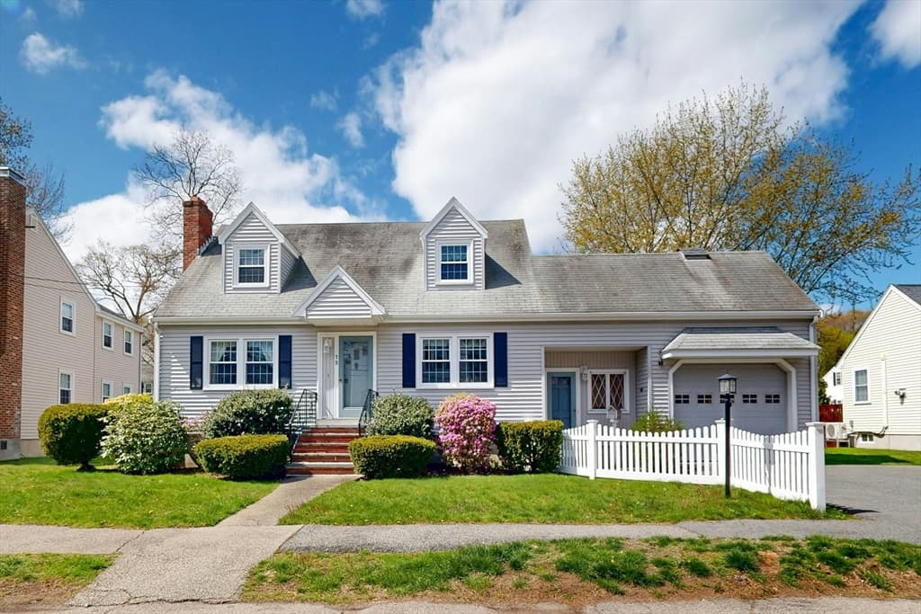 15 Rose St, Milton MA 02186