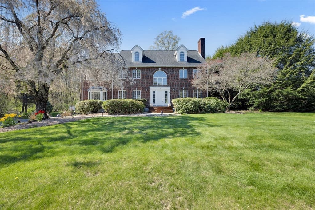 Single Family Residence at 14 Mctaggart St, Westborough MA 01581, Westborough, photo 2 of 39
