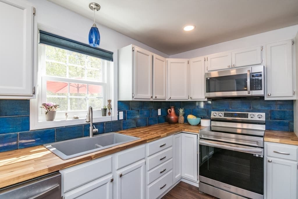 Condominium at 6 Duncan Dr # B, Deerfield MA 01373, Deerfield, photo 12 of 33